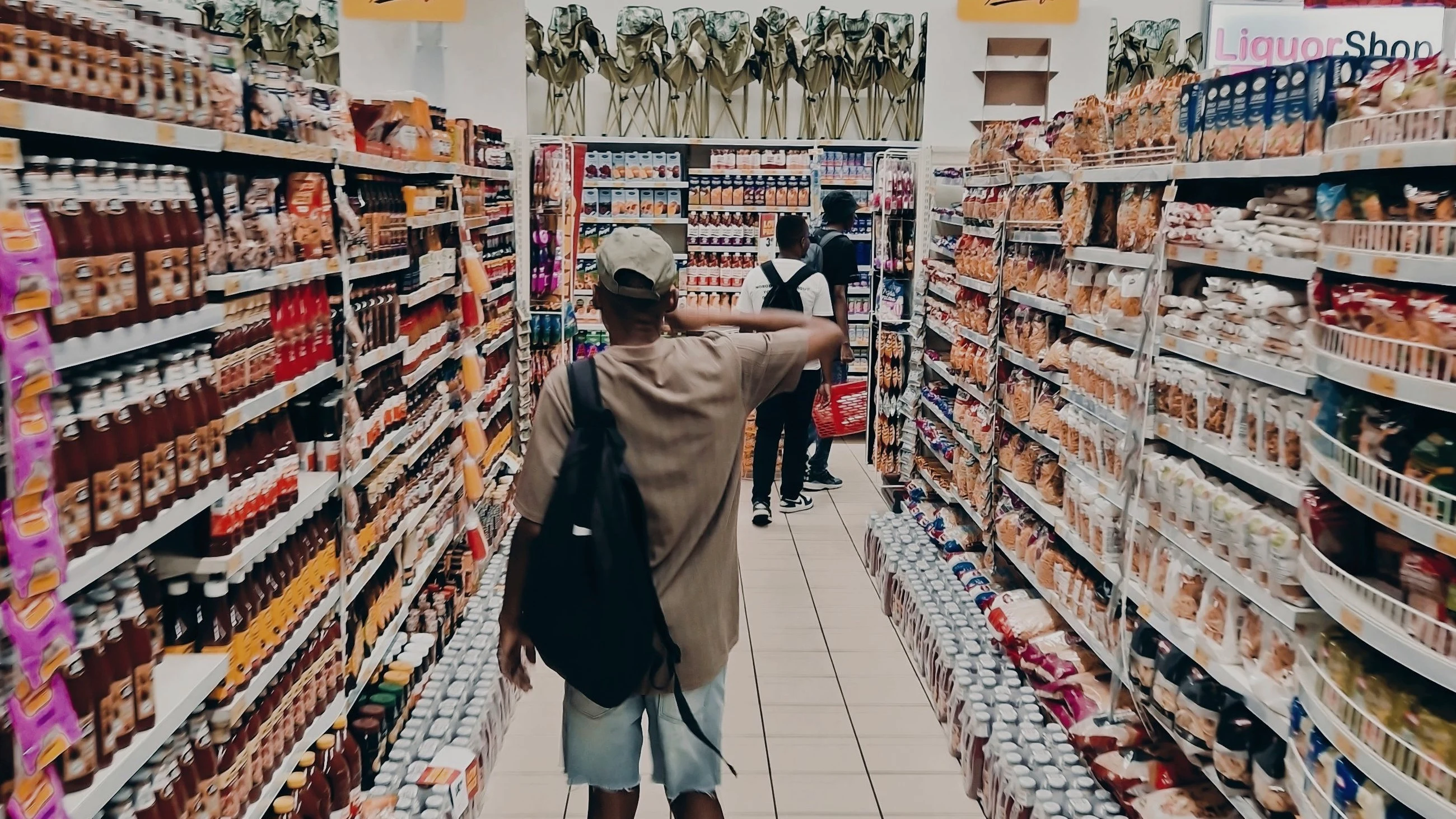 Un rayon de supermarché bien achalandé